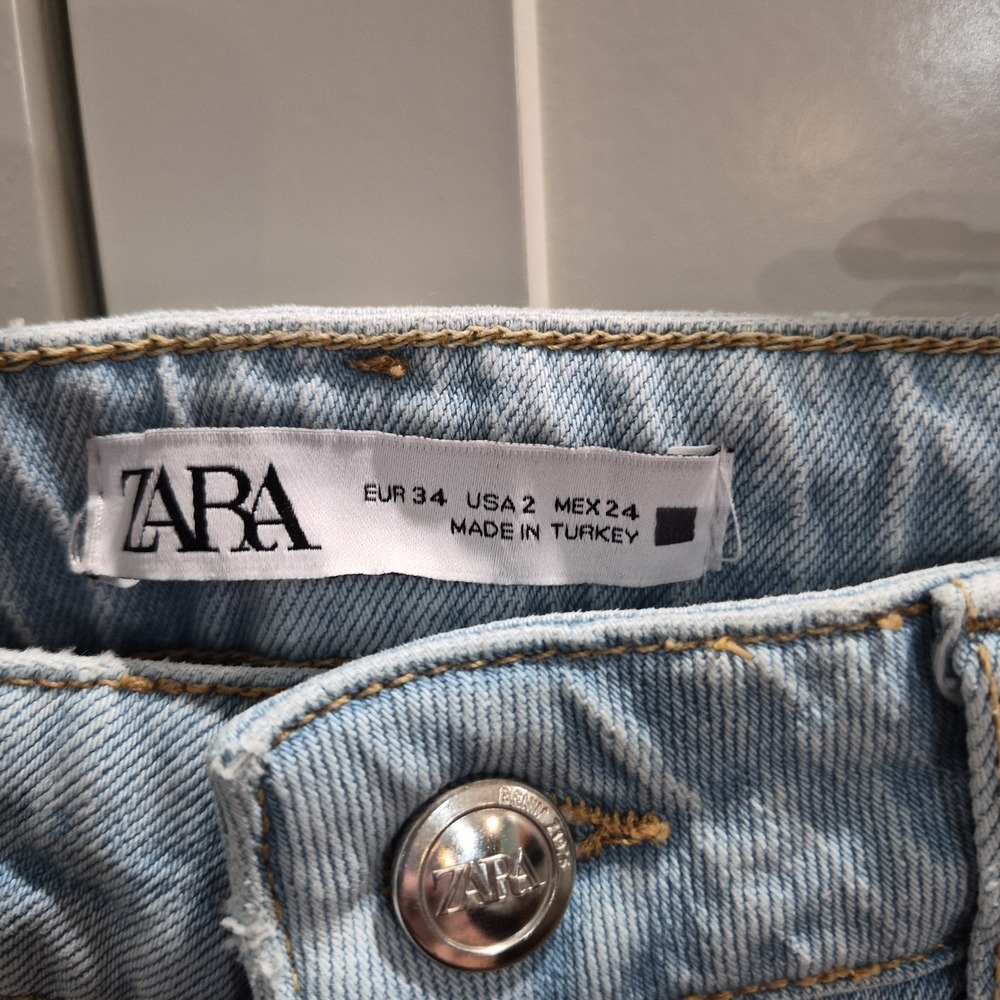 ZAra light wash high rise distressed jeans - 2 - Picture 4 of 6